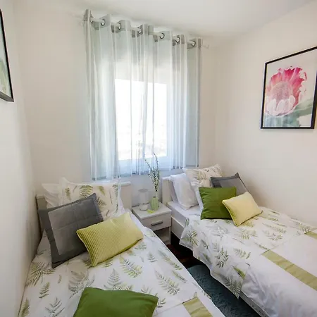 Tina Apartment Split