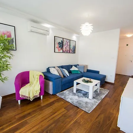 Tina Apartment Split