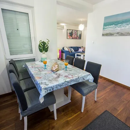 Apartment Tina Split